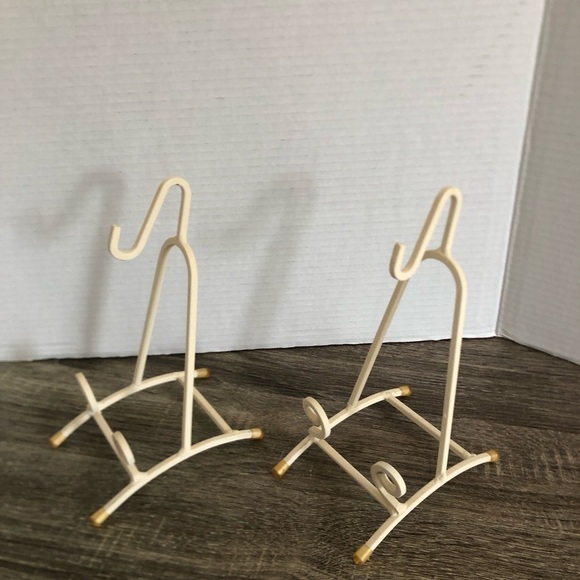 Off White Teacup and Saucer Display Holders - Picture 4 of 8